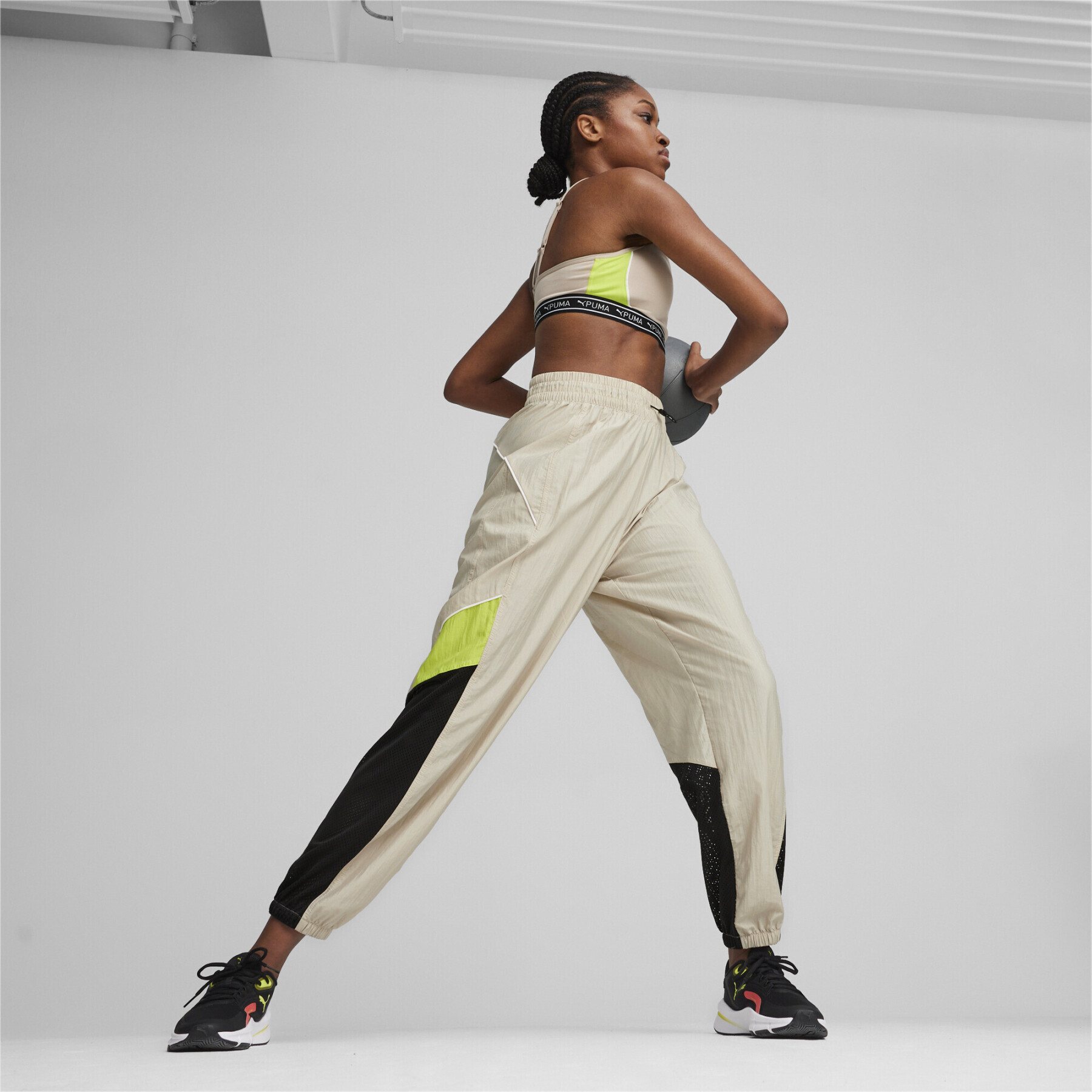 Women's woven jogging suit Puma Fit Move
